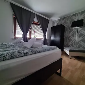 Apartment Ferienwohnung Schwetzingen, Schwetzingen